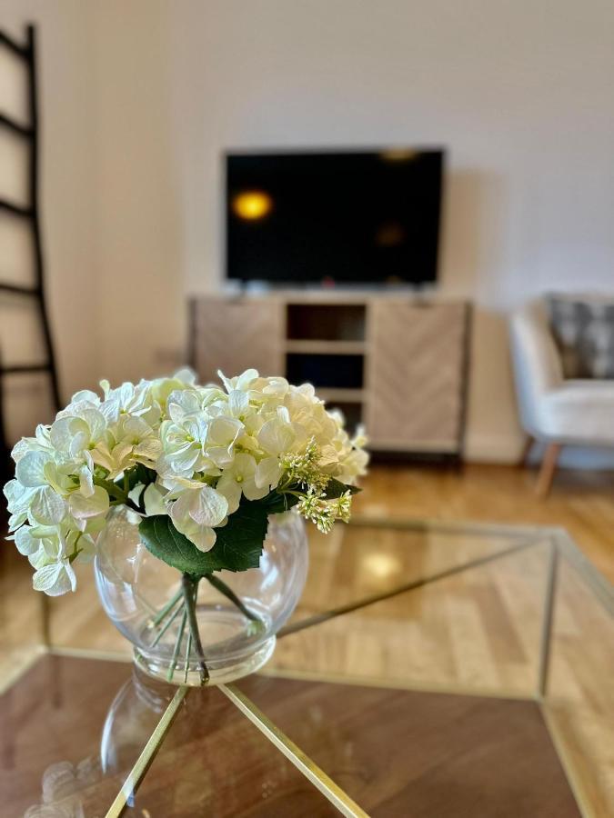 Koala & Tree - Modern 1 Bed Apartment For 4 Guests In The Heart Of Cambridge - Short Lets & Serviced Accommodation Exterior photo